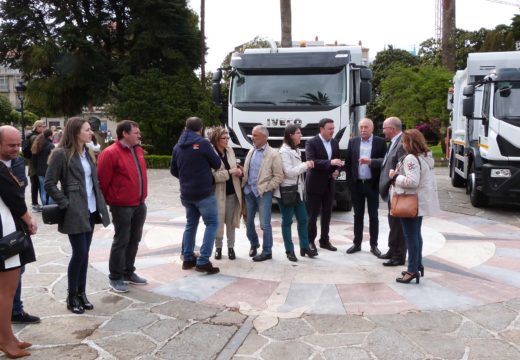 A Deputación da Coruña entrega tres novos camións de recollida de lixo á Mancomunidade de Municipios Serra do Barbanza